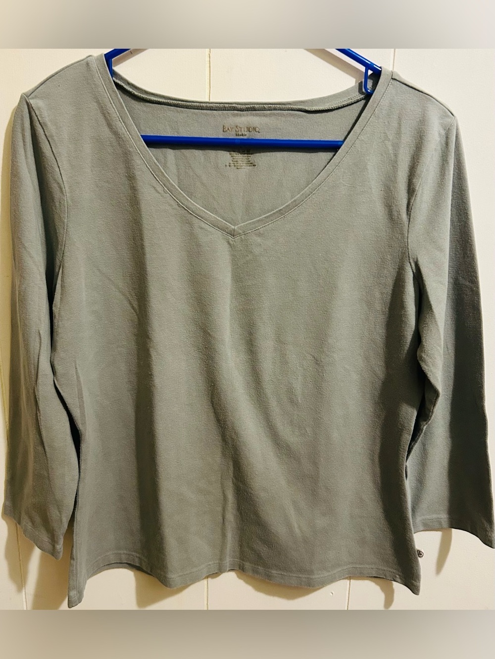 BAY STUDIO Women's 3/4 Sleeve V-Neck Knit Top Sage Green Size Large